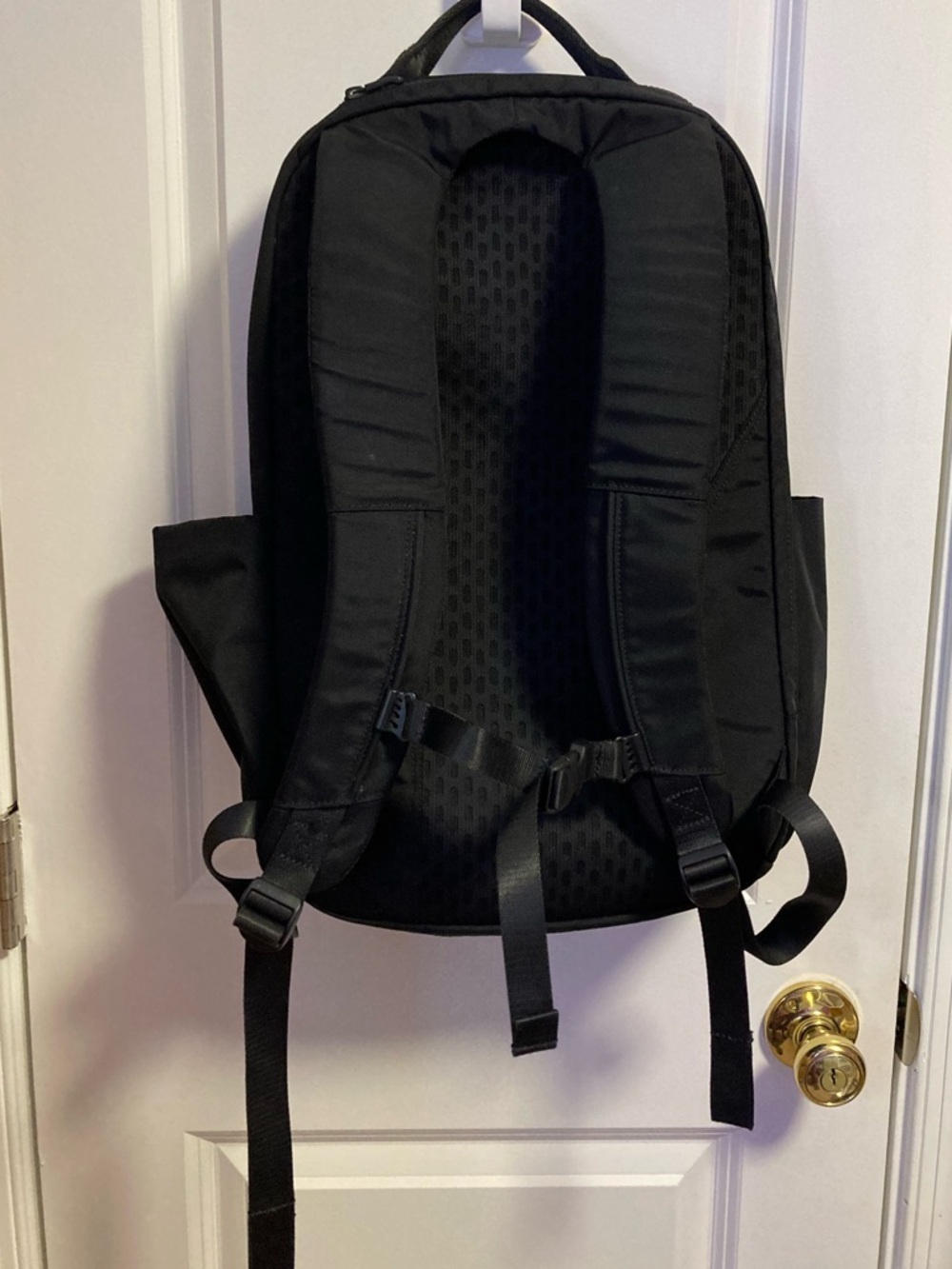 LULULEMON - Black Large Backpack - Picture 2 of 14